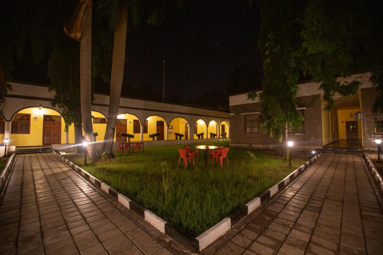 Kstdc Hotel Mayura Adilshahi Bijapur Zewnętrze zdjęcie